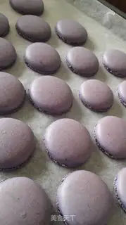 Make The purple macaron step 9