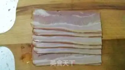 Make Bacon and vegetable cheese rolls step 0