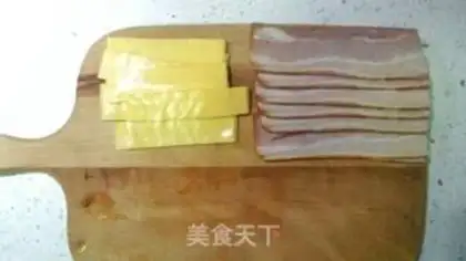 Make Bacon and vegetable cheese rolls step 1