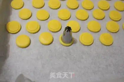 Make Button cookies step 6