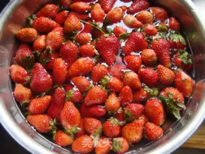 Make Strawberry cake step 2