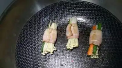 Make Bacon and vegetable cheese rolls step 6
