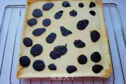 Make Cowcake roll step 17