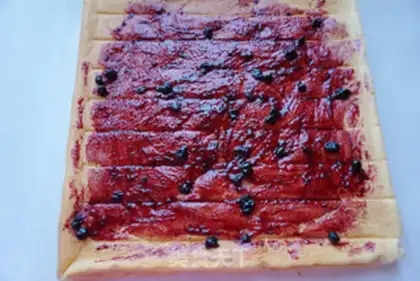 Make Cowcake roll step 18