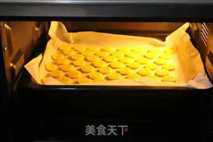 Make Button cookies step 8