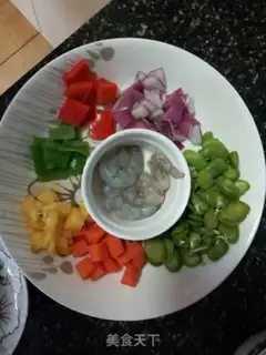 Make Pineapple rice step 1