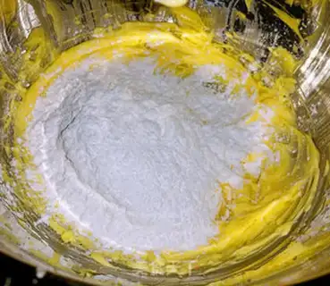 Make Rose cupcakes step 5