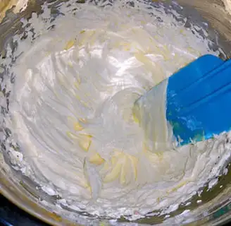 Make Rose cupcakes step 6
