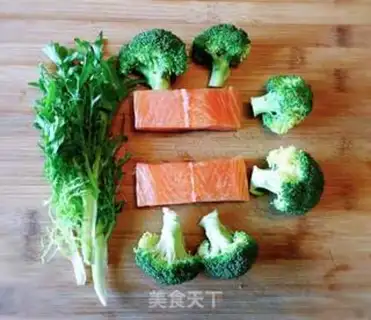 Make A salmon with red juice step 0