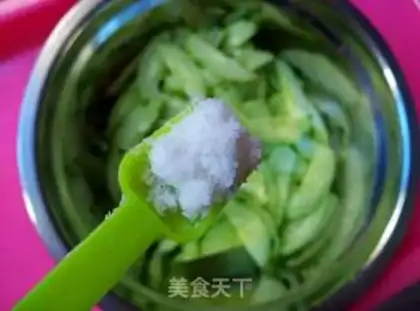 Make Ham sausage and cucumber step 2