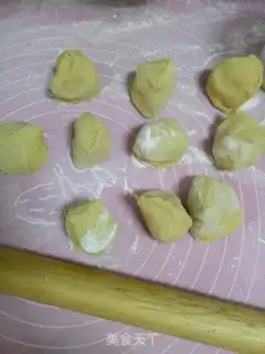 Make Yellow rose bun step 2