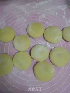 Make Yellow rose bun step 3