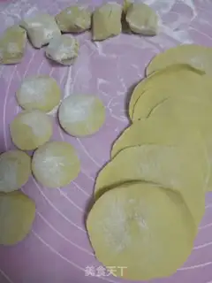 Make Yellow rose bun step 4