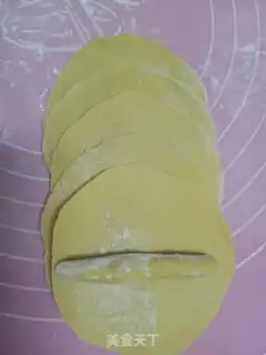 Make Yellow rose bun step 5