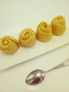 Make Yellow rose bun step 9