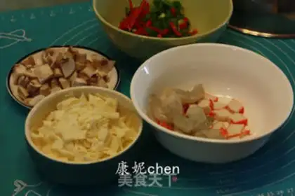 Make Mini seafood pizza step 1
