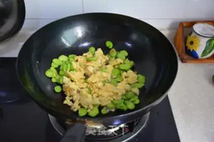 Make Scrambled eggs step 4