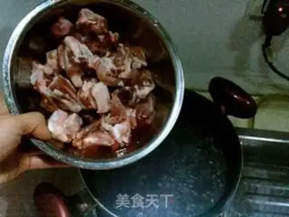 Make White radish steak soup step 1