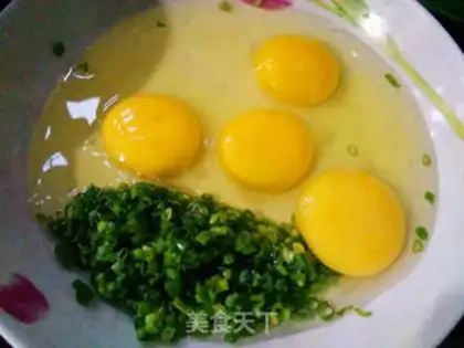 Make Tomato fried eggs step 1
