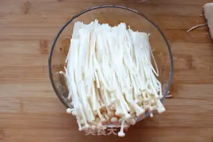 Make Bacon pins and mushrooms step 1
