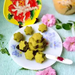 Make A flower with tea cake step 11