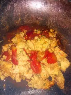 Make Tomato fried eggs step 6