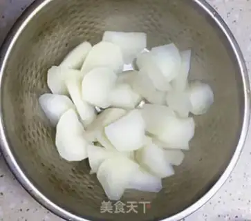 Make radish radish hooves step 1