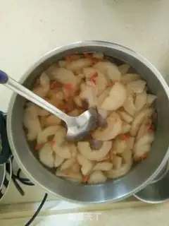 Make Plumbing pear juice step 1