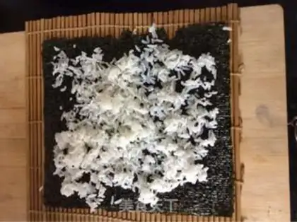 Make Fast-food sushi step 1