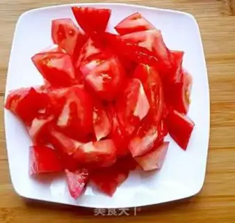Make Tomato fried eggs step 1