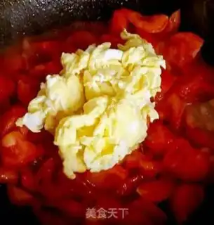 Make Tomato fried eggs step 7