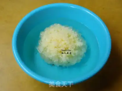 Make Silver ear fish soup step 1
