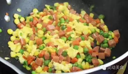 Make Pineapple rice step 3