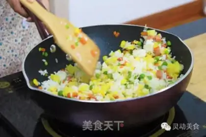 Make Pineapple rice step 4