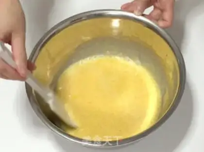 Make Dragon-cat-colored cake roll step 1