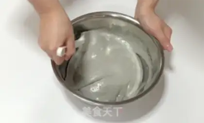 Make Dragon-cat-colored cake roll step 8
