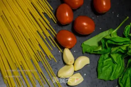 Make Roller tomato noodles step 0