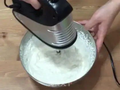 Make Dragon-cat-colored cake roll step 12