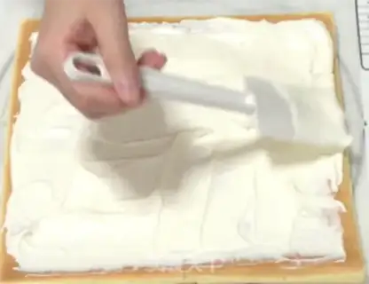 Make Dragon-cat-colored cake roll step 13