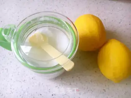 Make Honey lemon tea step 1