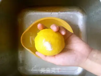 Make Honey lemon tea step 2