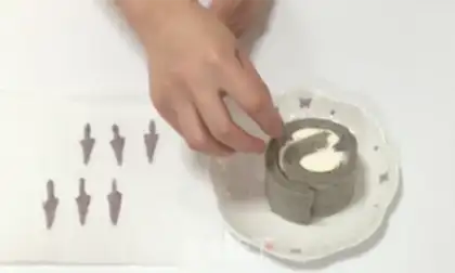 Make Dragon-cat-colored cake roll step 19