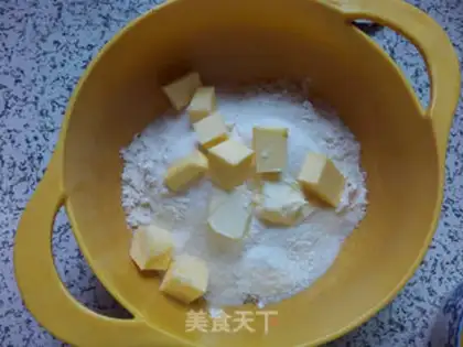 Make raisin yogurt step 1