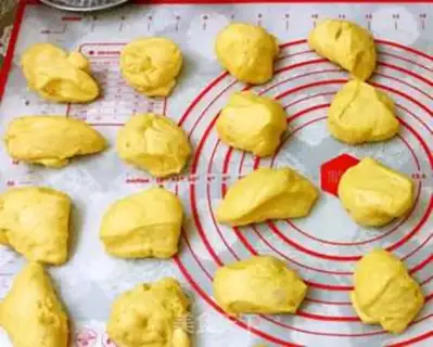 Make Pumpkin butter roll step 2