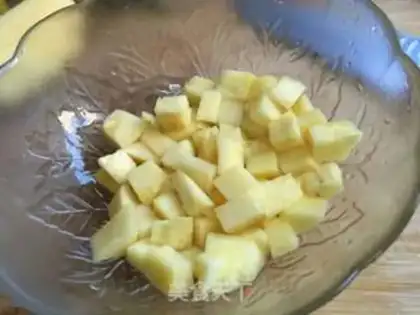 Make Pineapple shrimp rice step 1