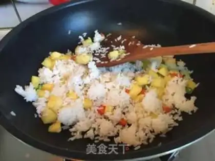 Make Pineapple shrimp rice step 4