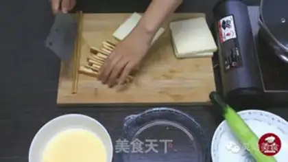 Make Toast cucumber roll step 1