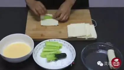 Make Toast cucumber roll step 3