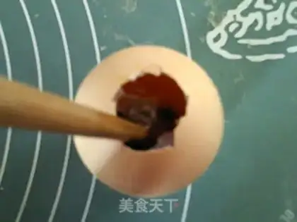 Make Warm palaces with red flowers and eggs step 4