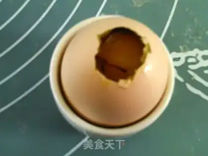 Make Warm palaces with red flowers and eggs step 5